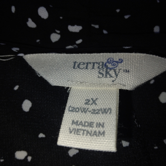 Terra sky Black & white tunic - Picture 5 of 6